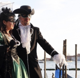 Romantikus séta Velencében, a karnevál idején