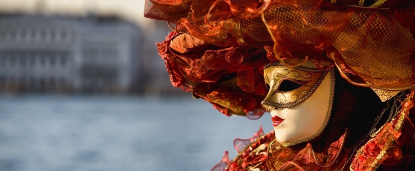 A velencei karnevál szimbóluma, avagy az álarc